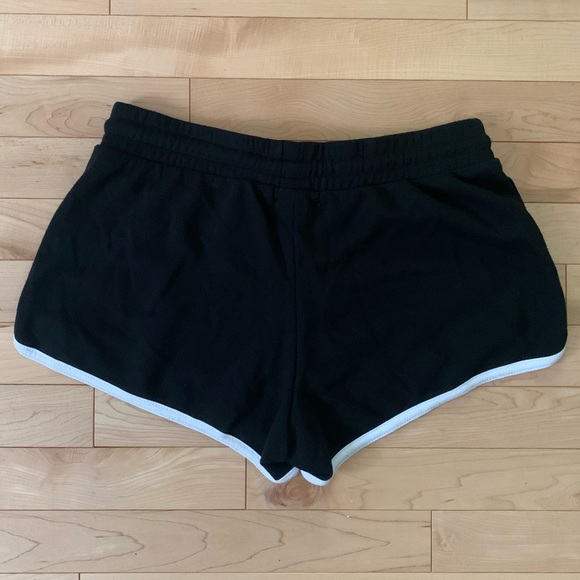 Garage shorts - Picture 2 of 3